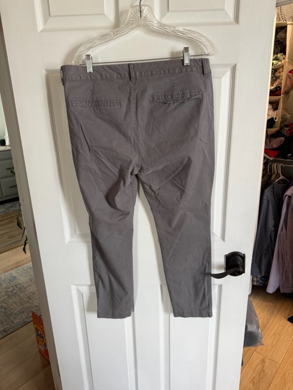 Old Navy pixie chinos - Picture 2 of 3